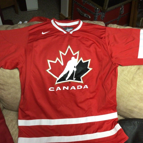 Team Canada youth hockey jersey NWT - Picture 1 of 5